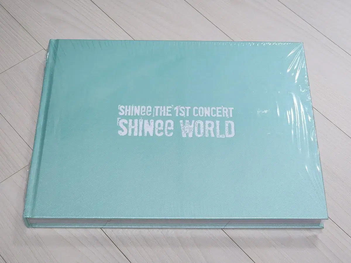 샤이니월드 Concert Photobook 'SHINee World' | 브랜드 중고거래 샤이니월드 Concert Photobook 'SHINee World' | 브랜드 중고거래